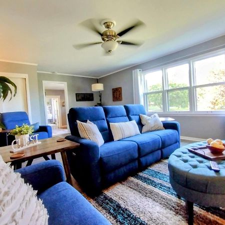 1908 Modern Farmhouse On Large Private Treed Lot ショーニー エクステリア 写真