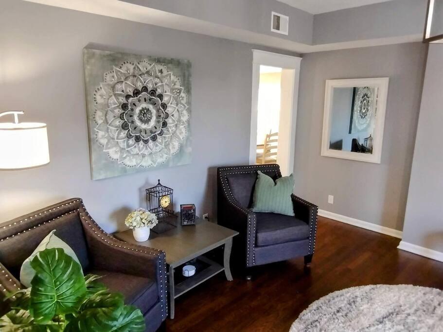 1908 Modern Farmhouse On Large Private Treed Lot ショーニー エクステリア 写真