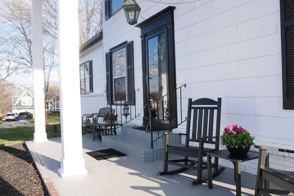 1908 Modern Farmhouse On Large Private Treed Lot ショーニー エクステリア 写真