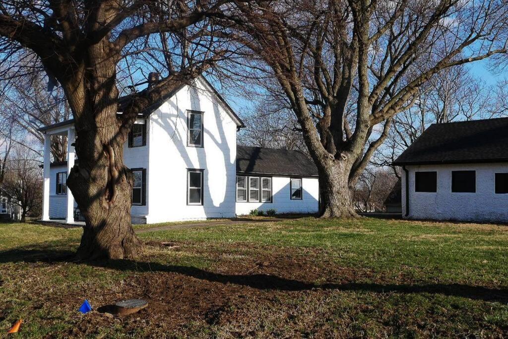 1908 Modern Farmhouse On Large Private Treed Lot ショーニー エクステリア 写真