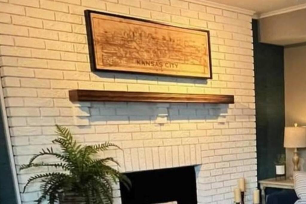 1908 Modern Farmhouse On Large Private Treed Lot ショーニー エクステリア 写真
