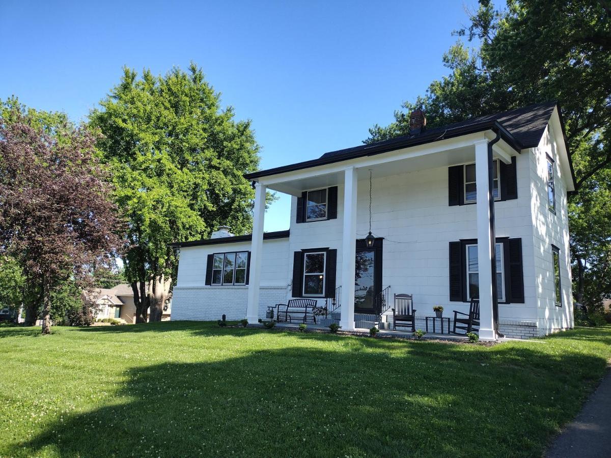 1908 Modern Farmhouse On Large Private Treed Lot ショーニー エクステリア 写真