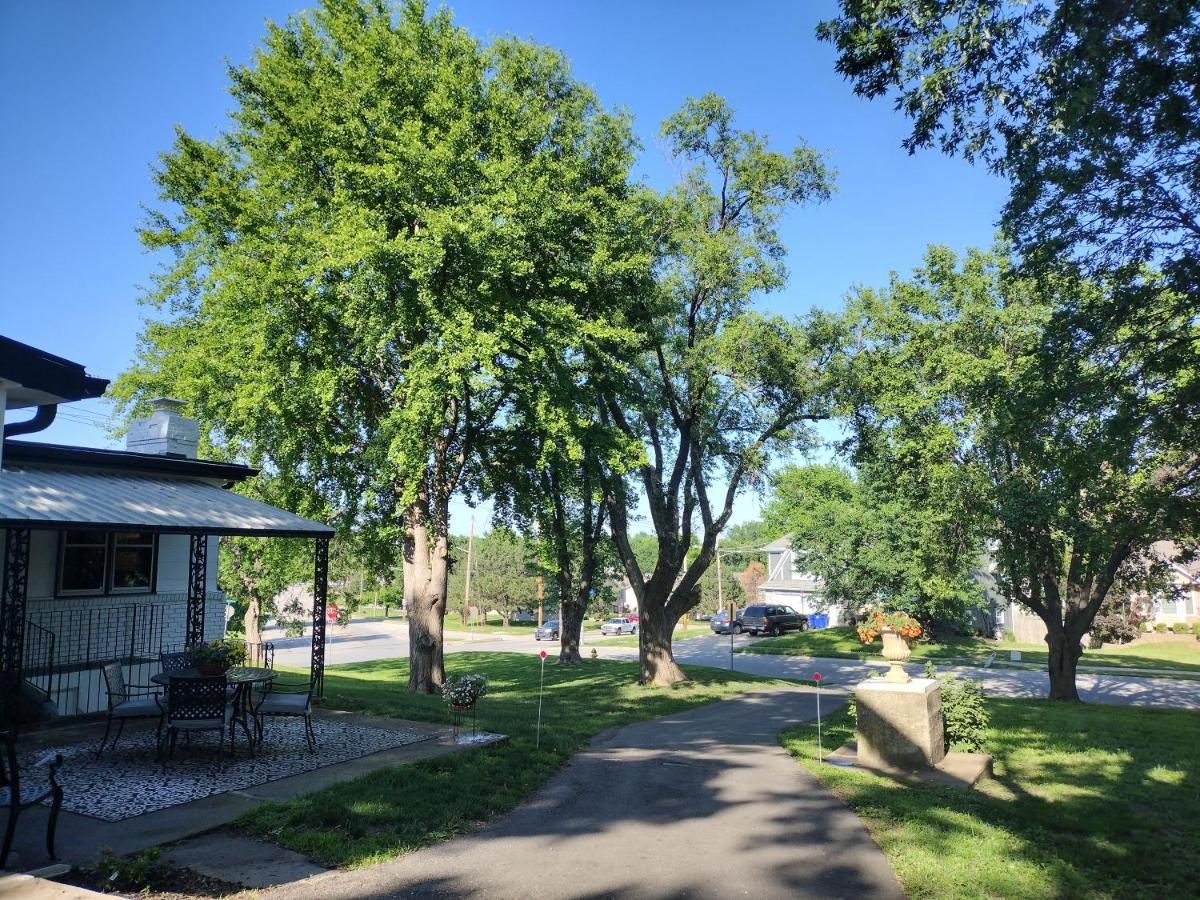 1908 Modern Farmhouse On Large Private Treed Lot ショーニー エクステリア 写真