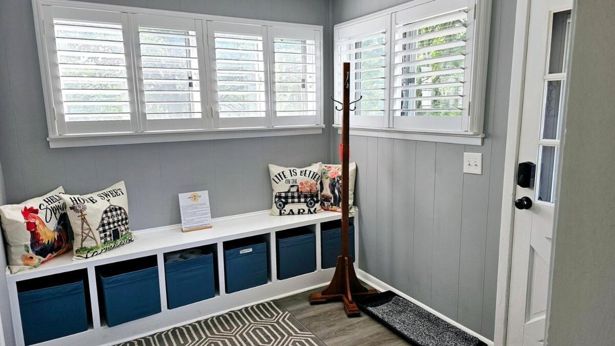1908 Modern Farmhouse On Large Private Treed Lot ショーニー エクステリア 写真