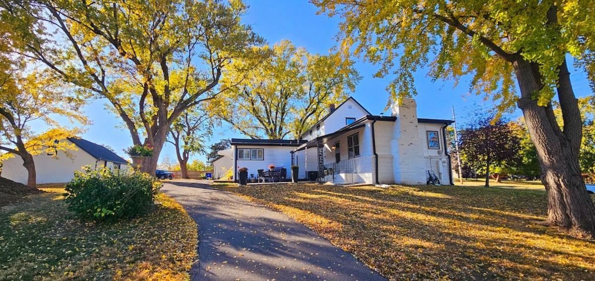 1908 Modern Farmhouse On Large Private Treed Lot ショーニー エクステリア 写真