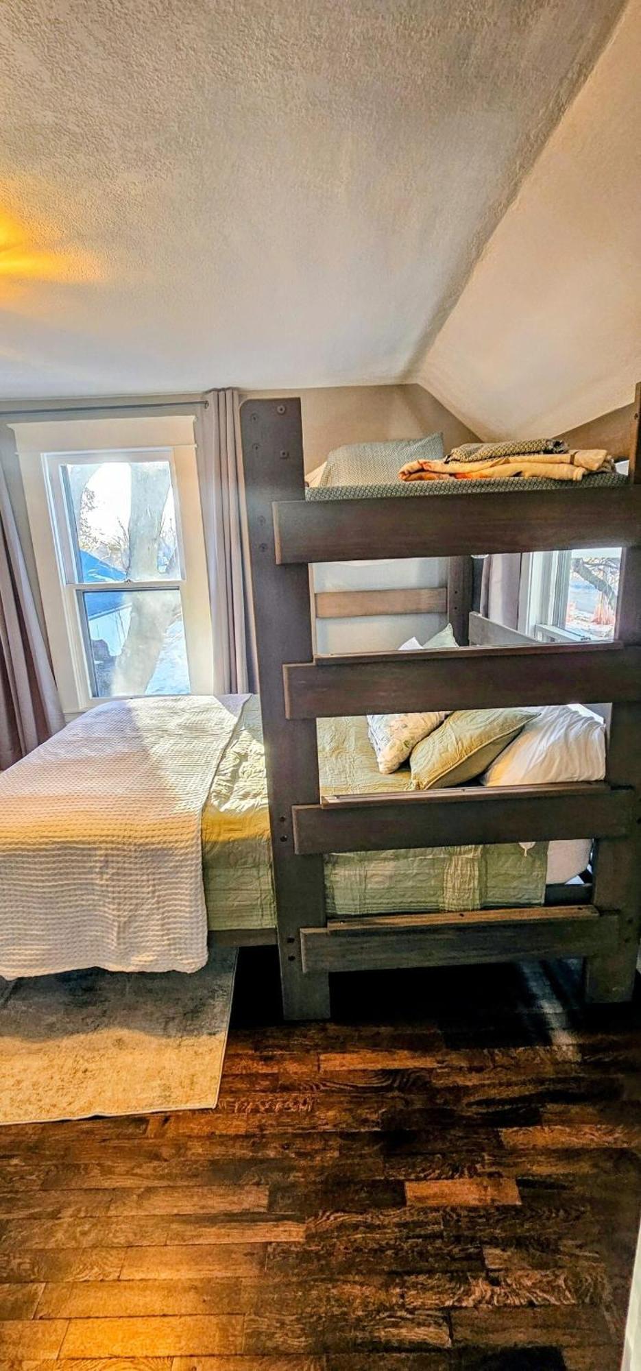 1908 Modern Farmhouse On Large Private Treed Lot ショーニー エクステリア 写真